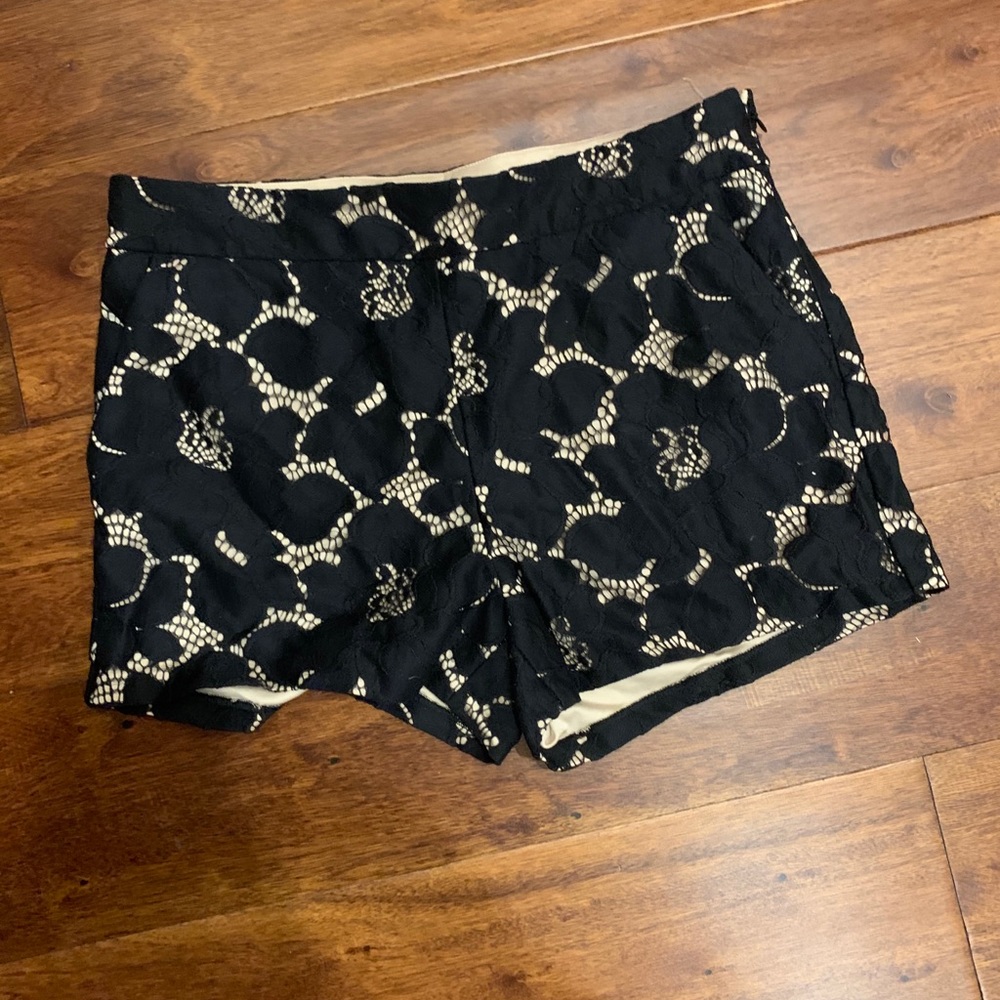 Express Shorts - Picture 2 of 5